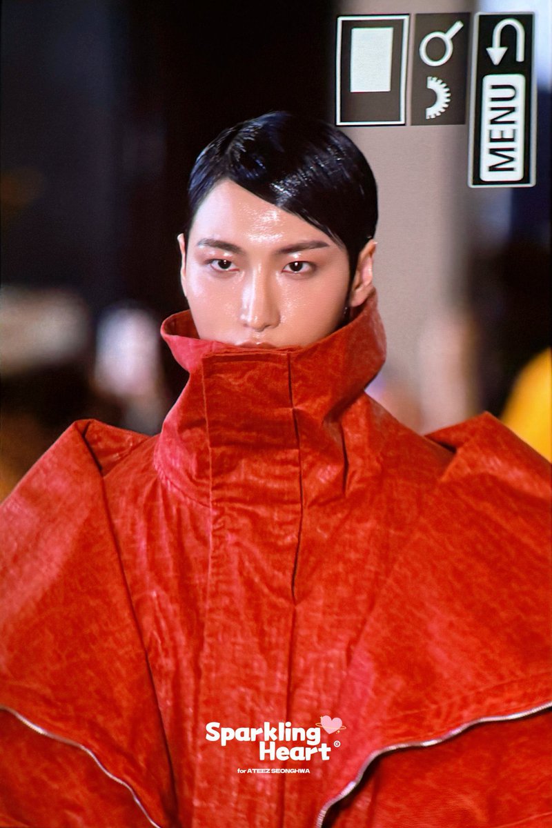 starhwa333's tweet photo. DOES HE HAVE RED LINER IN HIS INNER CORNER?????? https://t.co/Br7Vd27CzM