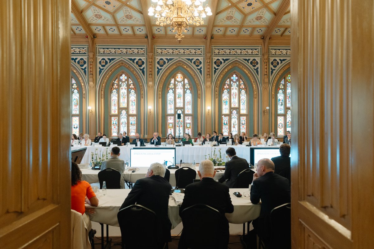 L’AG du Réseau européen des Conseils de justice (RECJ), présidé par Mme Madeleine Mathieu, au titre du <a href="/CSMagistrature/">Conseil magistrature</a>, s’est tenue à Riga, du 4 au 6 juin 2025.  

Rejoignant les préoccupations du CSM, le Réseau a adopté une déclaration sur les menaces à l'Etat de droit.