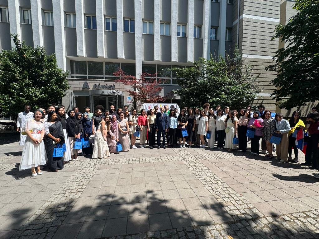 Ankara Üniversitesi TÖMER mezuniyet törenini gerçekleştirdik.
Tüm öğrencilerimize egitim hayatlarinda başarılar