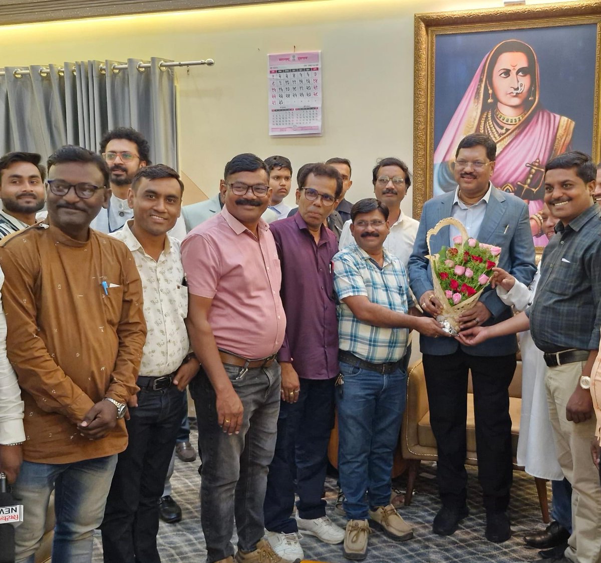 SanjayShende14's tweet photo. भारताचे सर्वोच्च न्यायालयाचे न्यायमूर्ती भूषण गवई साहेबांचे सत्कार समारंभ निमित्त अमरावती शहरात आगमन झाले.. पत्रकारांच्या वतीने गवई साहेबांचे स्वागत..
@cjibhushangawai 
@reporters https://t.co/gSYpsVjnfS