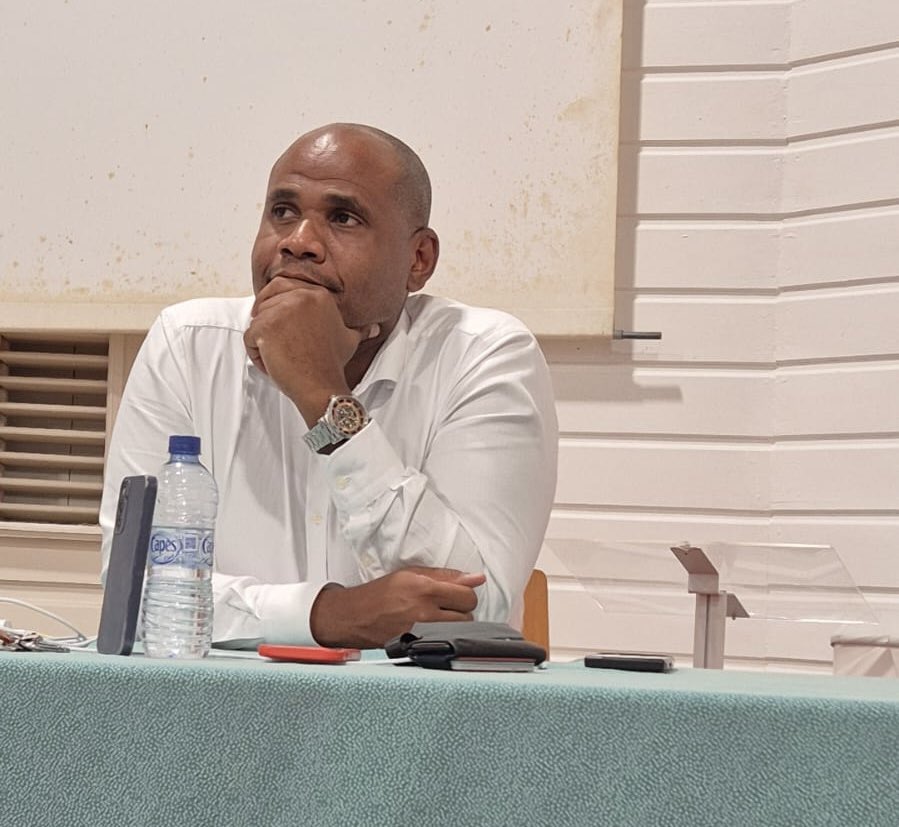 L’impuissance publique contribue grandement à détourner les citoyens de l’engagement politique. Si la politique montre qu’elle peut encore changer la vie, elle donnera envie de la suivre. Comme une équipe avec de bons joueurs, du beau jeu et qui marque des buts. Au travail ! ✊🏼