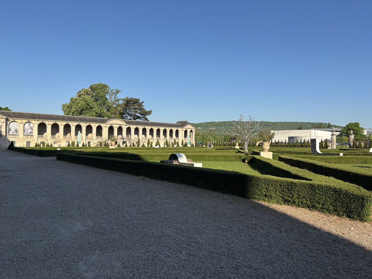 Dernière réunion 💻🖥️💾de la grande <a href="/dane_nancy_metz/">DRANE Nancy-Metz</a>. 
Au programme les bilans 👍👍👍des réussites !!! #Jane2025, les séminaires sur l’#IA, le festival des web radios📻, #PIX, #ressources 📚📗, #TNE88 🌲
Je vous souhaite de bonnes vacances ⛱️🏖️🏔️