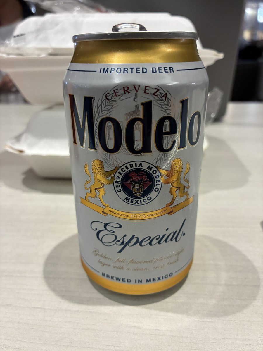 空港にて。 1500円(10ドル)