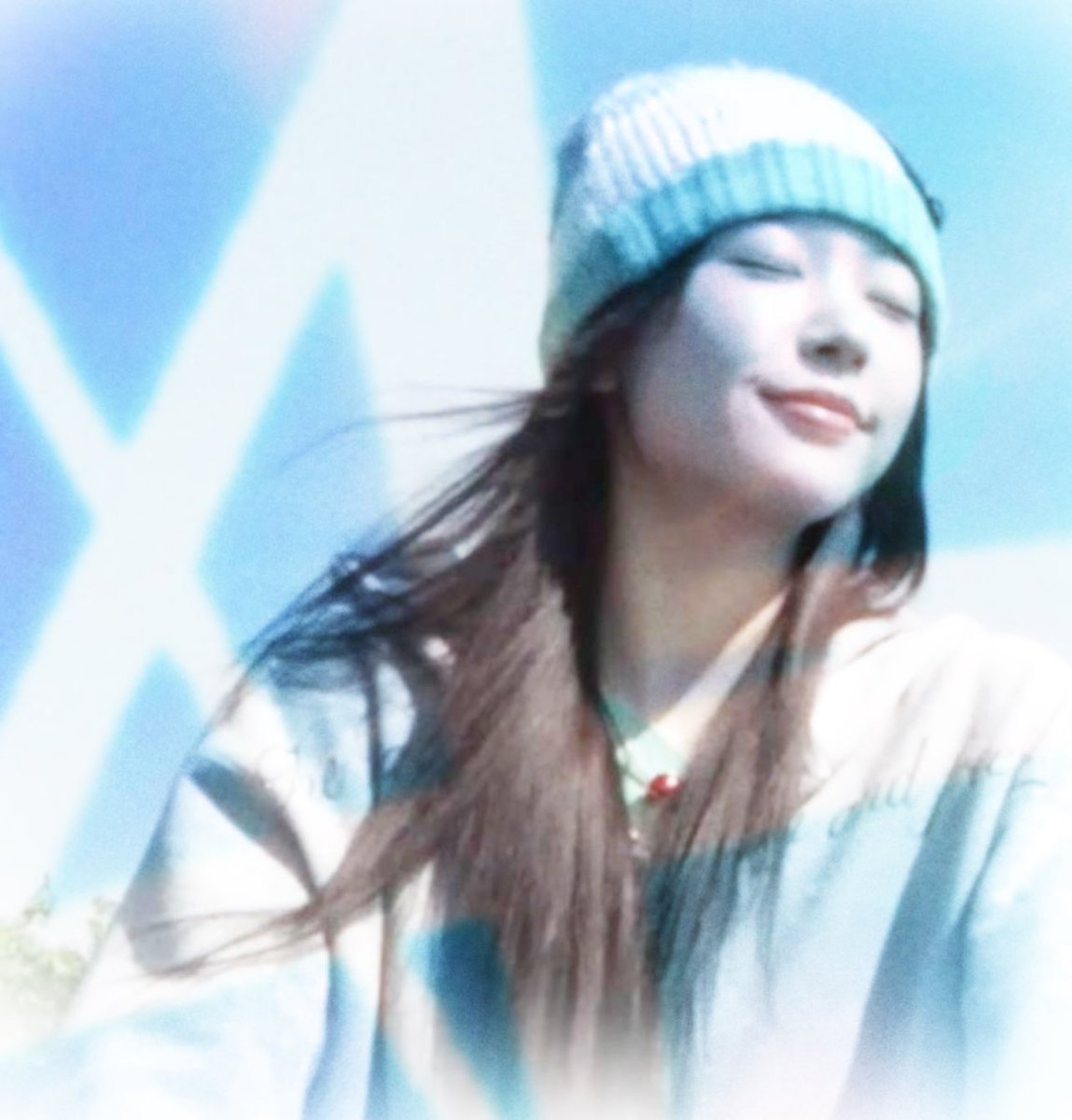 minjuoomf's tweet photo. moas what do we think about making matching pfps with this? just pick any pic, go to picsart, add the logo as an overlay, and adjust the blend setting however you like. cute and easy ♡ https://t.co/U2cHOiGteT