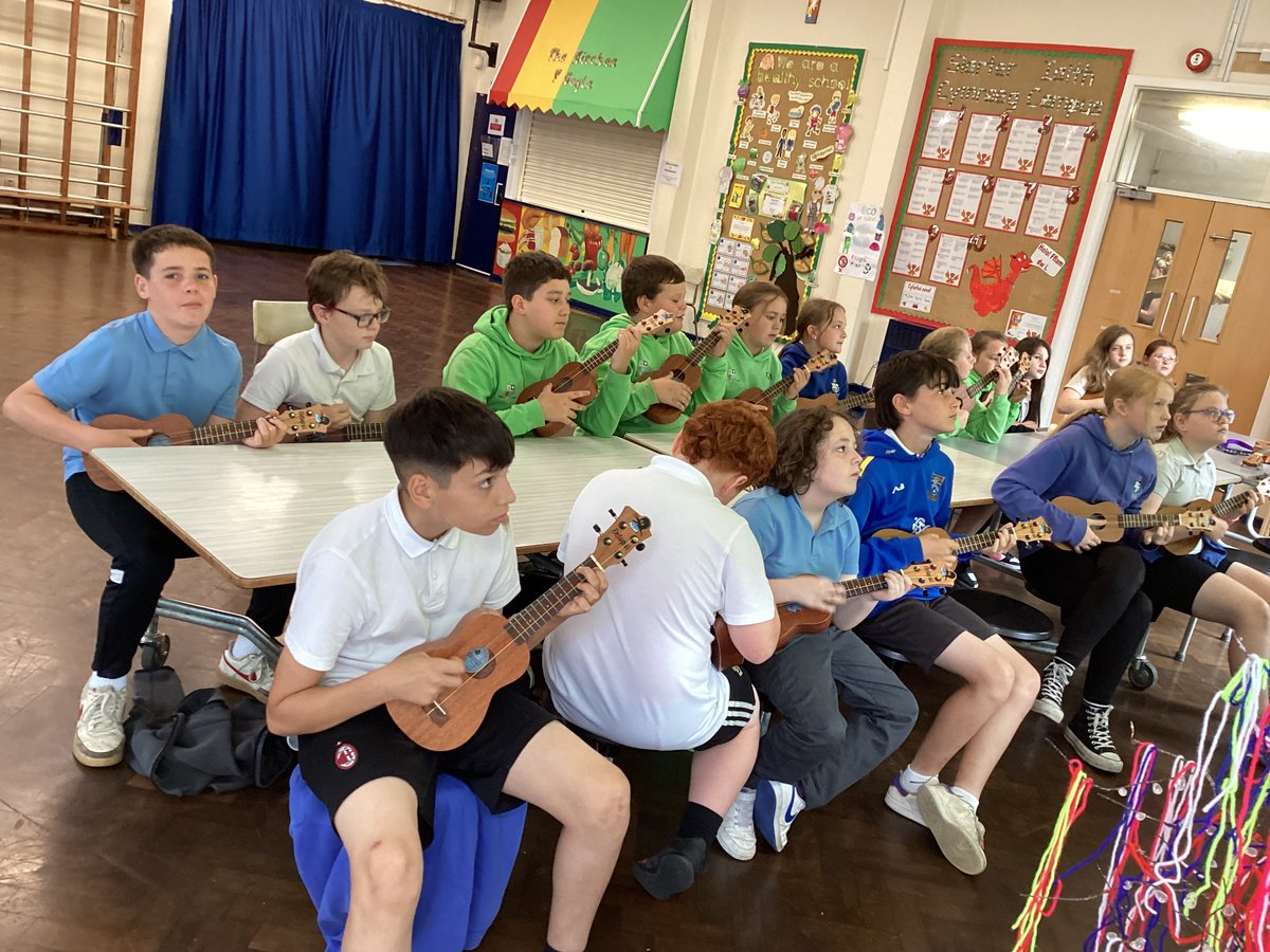 Dosbarth Mynydd got very musical today, as the pupils had an introductory ukulele playing lesson.