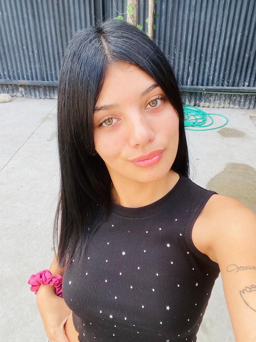 Una pelinegra de estatura alta, de piel canela &amp; sus ojos resaltan ✨