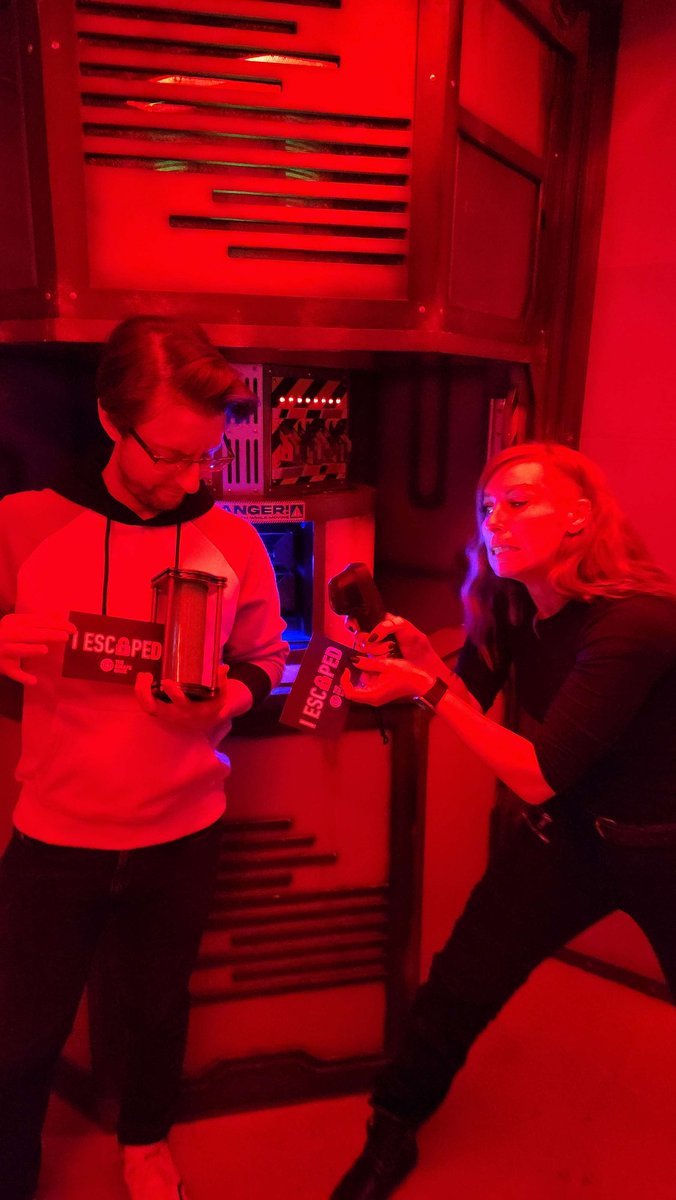 DattosDestiny's tweet image. HAPPY BIRTHDAY TO THE COOLEST PERSON I KNOW @traveldanielle. i love you very much and i am excited for the next years of our lives together. you've been doing so good with your new career path and i'm stoked to see where it goes from here. also🖕