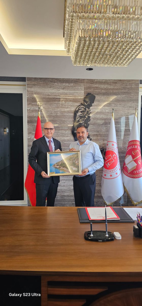 Şube Başkanımız Sn.Celil KARA ve Yönetim Kurulu Üyelerimizle birlikte, Başsavcımız Sn. Celal TEKİN’i ziyaret ettik.

Nazik misafirperverliği için Başsavcımız Sn. Celal TEKİN’e teşekkür ediyor, yeni görevinde başarılar ve kolaylıklar diliyoruz.

#MÜSİAD #MÜSİADAlanya #BirveBeraber