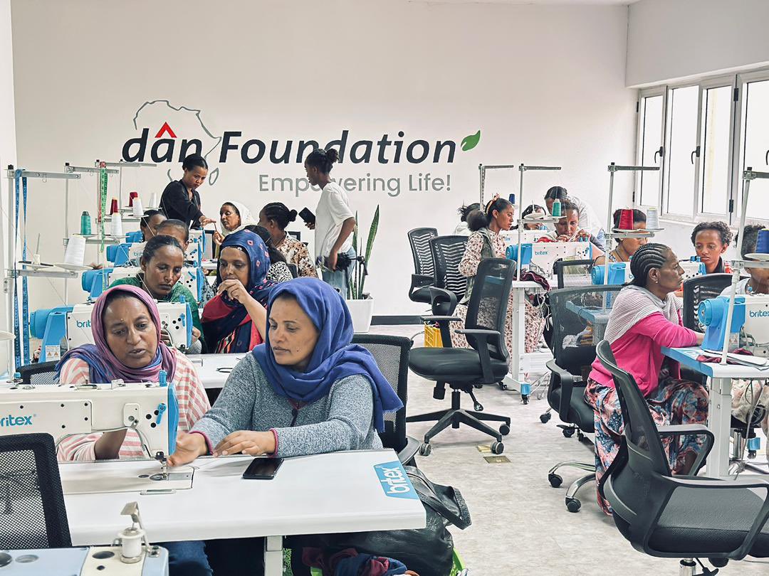danhailuend's tweet photo. dan ! 
ዛሬ አዲስ  ዙር እህቶች እና እናቶች ስልጠናቸውን ጀምረዋል ! 
ክር መርፌ ጨርቅ 
መቅደድ መስፋት ማያያዝ 
የህይወት የለውጥን መንገድ 
አጥብቆ ከልብ መያዝ። 
Empowering Life ! https://t.co/suhjtHfodr