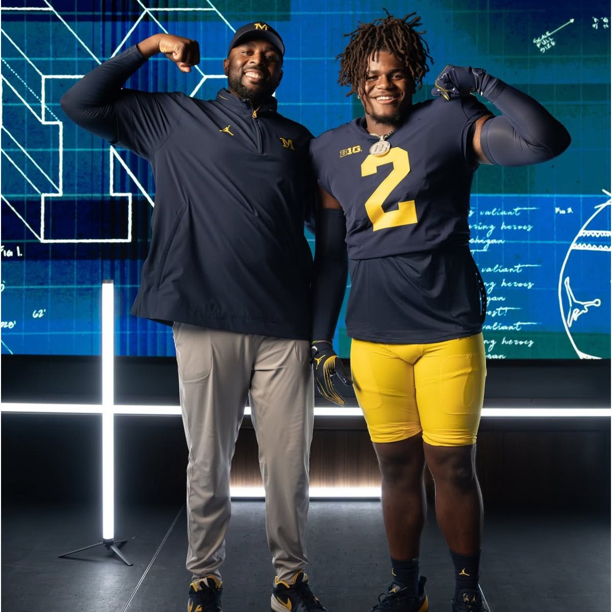 Ethan McDowell (@ethanmmcdowell) on Twitter photo Michigan hosted Top100 DL Deuce Geralds on a mid-week OV. <a href="/CoachBeck56/">CORY BECK 🦅🏈</a> believes the Wolverines remain in the mix.
"You’re talking about a very goal-oriented kid, and Michigan is able to help him achieve some of those goals"
On Deuce's timeline and more: on3.com/teams/michigan… Michigan hosted Top100 DL Deuce Geralds on a mid-week OV. <a href="/CoachBeck56/">CORY BECK 🦅🏈</a> believes the Wolverines remain in the mix.
"You’re talking about a very goal-oriented kid, and Michigan is able to help him achieve some of those goals"
On Deuce's timeline and more: on3.com/teams/michigan…