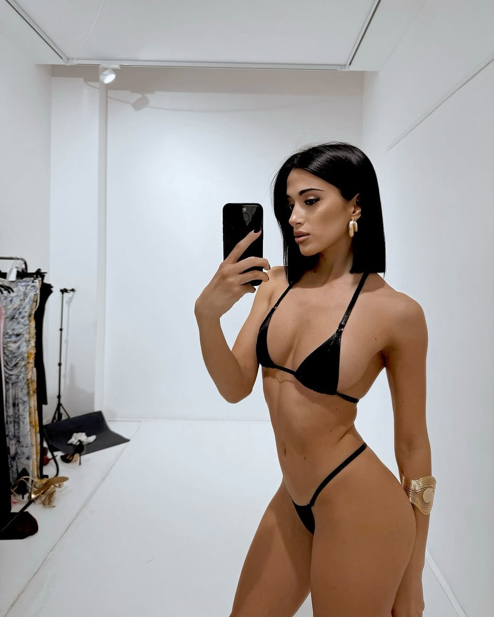 PrettyGirls tweet media