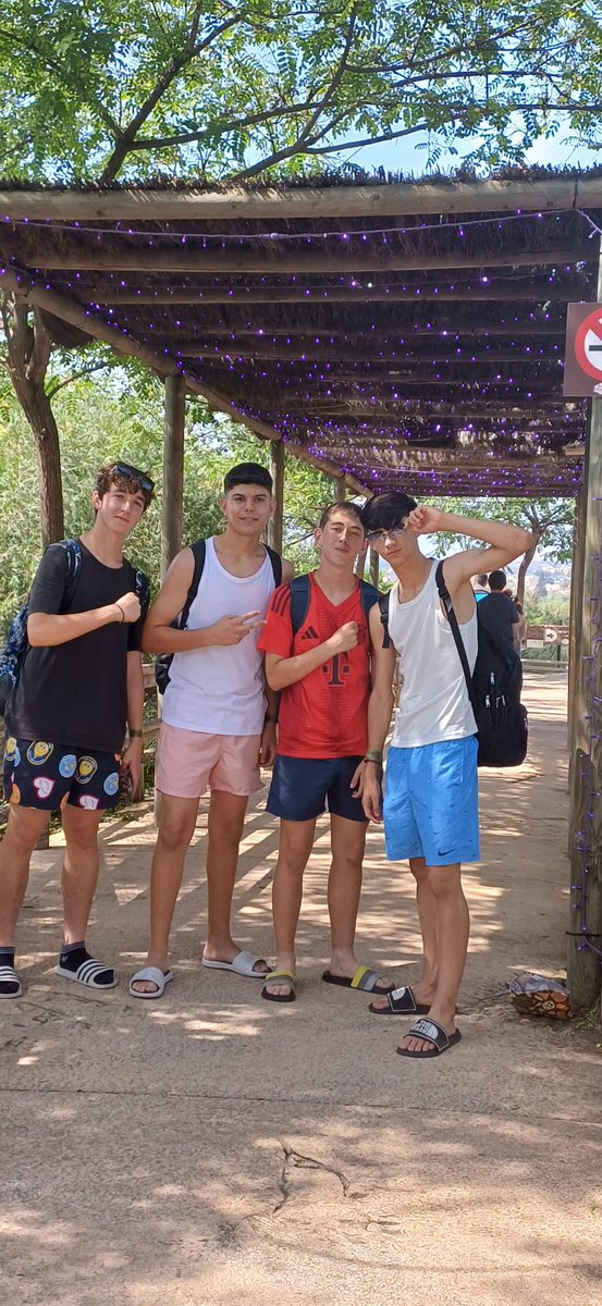 ☀️ 🌊 🦒 

El pasado viernes los alumnos de 2º y 3º de ESO disfrutaron de un día refrescante en Aqua Natura.
¡Una jornada divertida, educativa y muy veraniega! 
🐾 🌊 

#iesmediterráneocartagena #findecurso