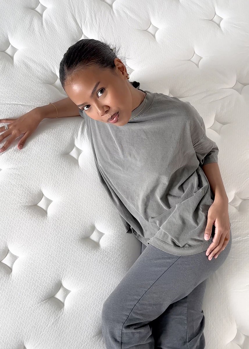 Not getting up anytime soon 💤☁️

📸 ugcfarasoa

#hamuq #hamuqsleep #hamuqmattress #canada #canadian #sleep #mattressinabox #hybridmattress