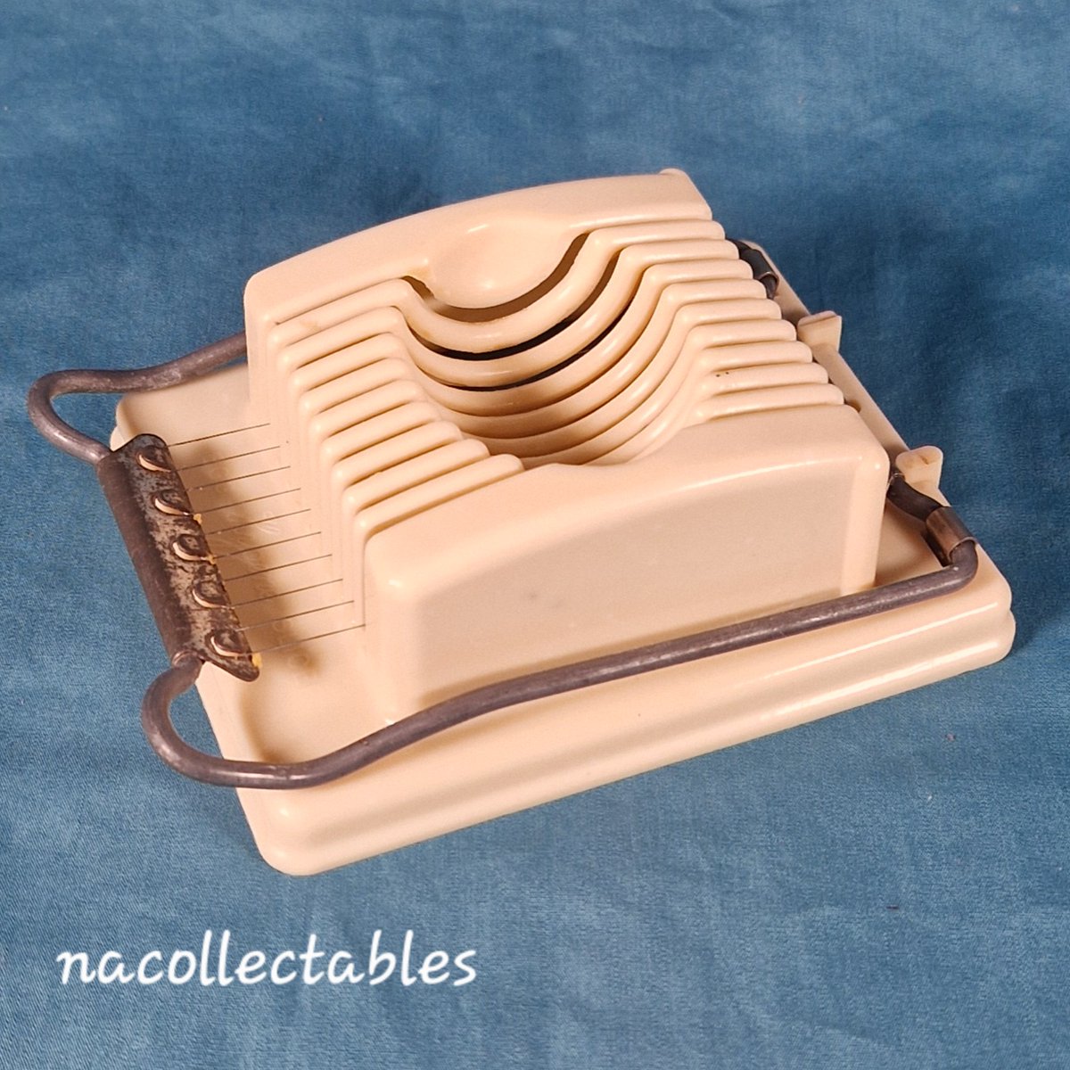 nacollectables's tweet image. A &apos;Hygene&apos; egg slicer in beige plastic with a metal mandolin. We&apos;re not sure of the date on this one, is there any way of telling?
@EverRotating #vintageshowandsell #eggslicer #kitchenalia #vintagekitchen #vintagehome #homedecor #vintagedecor #VintageVibes