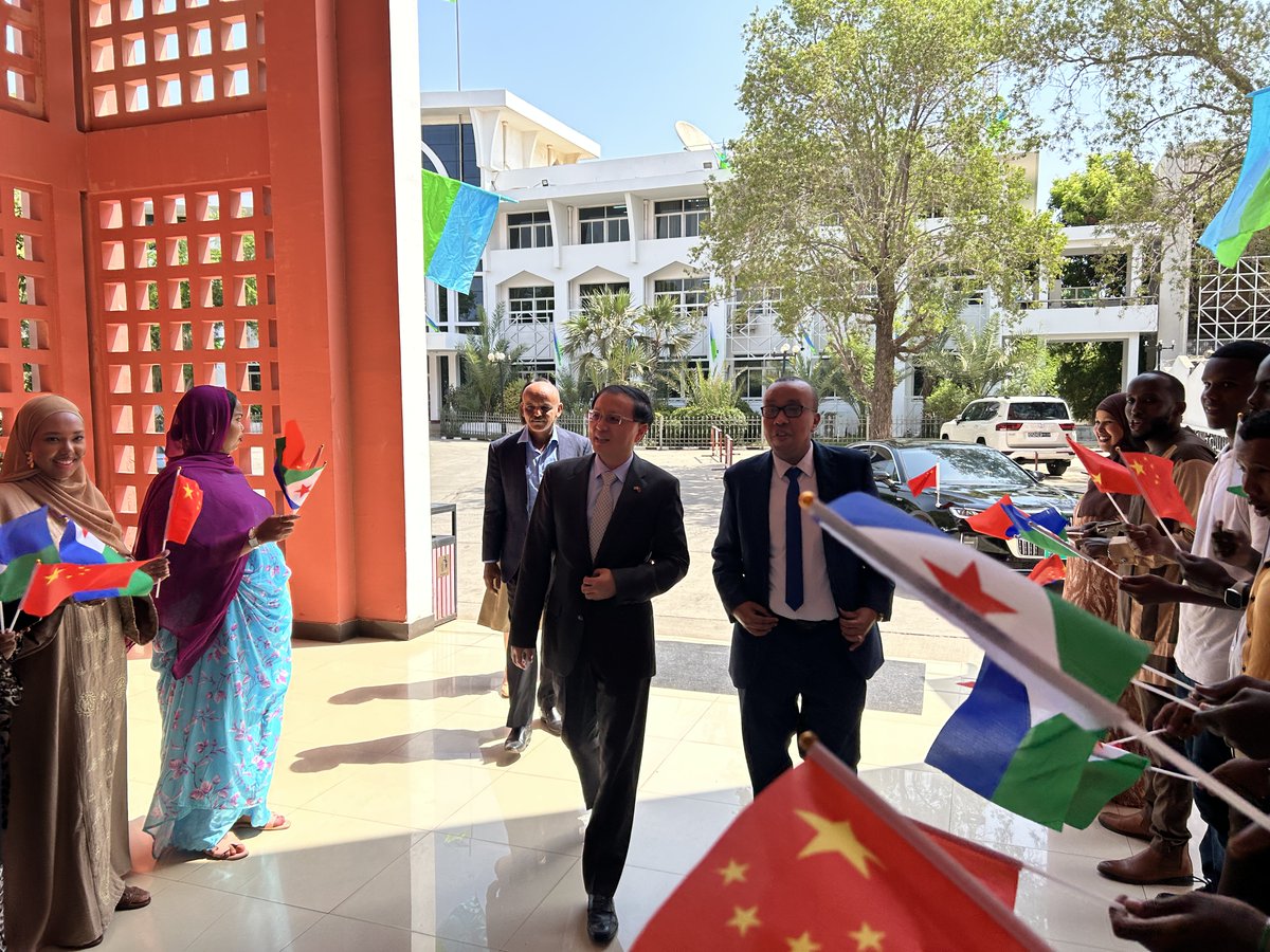 ChineAmbDjibout's tweet image. Un « Rendez-vous des Amoureux du chinois » s’est couronné de succès ! Un bilan impressionnant de 4 années de réussites en enseignement du chinois !🎊🎊🎊
Vives félicitations aux tous les amis djiboutiens qui se sont investis dans l’apprentissage du chinois avec d’excellents…