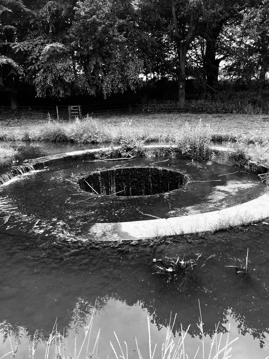 Jenlawconsulti1's tweet image. The cup and saucer waterfall #erddig - part of a mechanism that enabled fresh spring water to be pumped uphill in 1899! One for colleagues at ⁦#GITC ⁦@PA_Consulting⁩ to explore ⚡️ ⁦@ThePhotoHour⁩