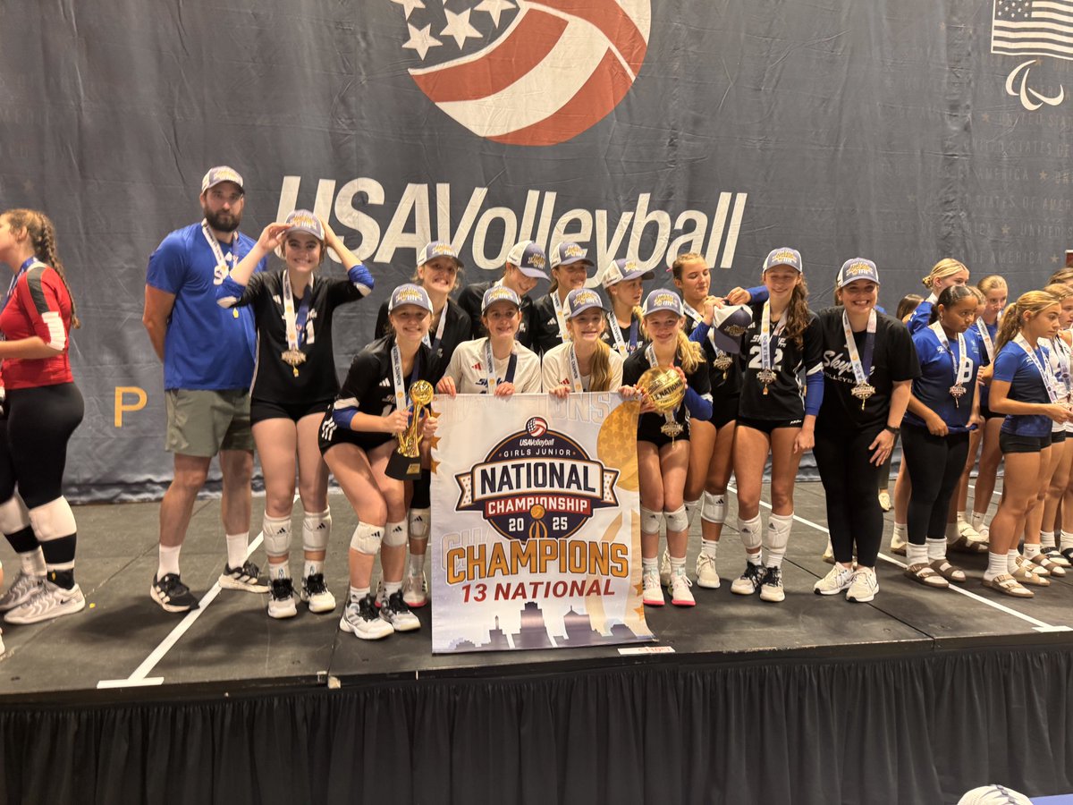 AustinHighVball's tweet photo. Congratulations to these #FutureMaroons & Austin Skyline 13 Royal for GOLD in the 13 National Division at Nationals!
Left to right. Austin High class 2030
Morgan Newberry - Opposite
Percy Estes - Outside
Taylor Newberry S/DS
Simone Seiler - Outside
#GoMaroons #LoyalForever https://t.co/mjwtKCj8M4