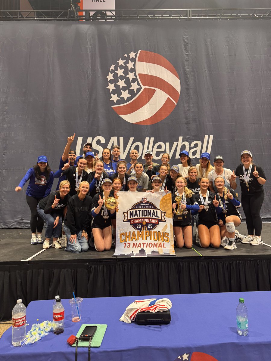 AustinHighVball's tweet photo. Congratulations to these #FutureMaroons & Austin Skyline 13 Royal for GOLD in the 13 National Division at Nationals!
Left to right. Austin High class 2030
Morgan Newberry - Opposite
Percy Estes - Outside
Taylor Newberry S/DS
Simone Seiler - Outside
#GoMaroons #LoyalForever https://t.co/mjwtKCj8M4