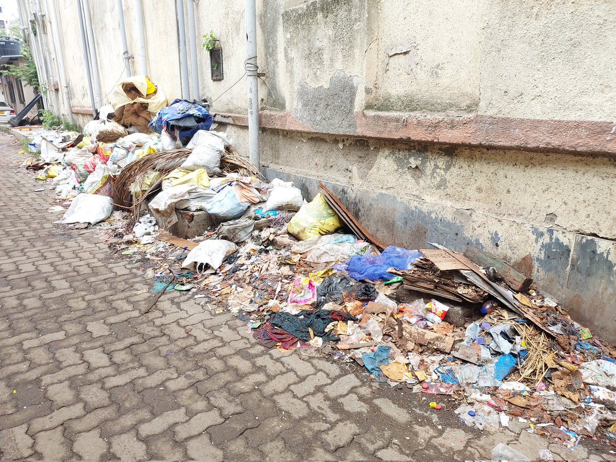 maddy0501's tweet photo. @mybmc @mybmcWardE 
Dear team,Kindly look into this — unnecessary rubbish and garbage is lying on the road, causing a foul smell and creating a risk of disease. Immediate cleaning is needed. #CleanCity #SwachhBharat 
Behind Hotel Bharat and Bhagvandas bldg, Saatrasta https://t.co/8JqPOHYUuk