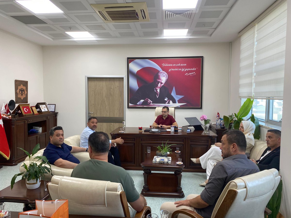 Şube Başkanımız Sn. Celil KARA ve YK Üyelerimizle birlikte, Alanya Ağız ve Diş Sağlığı Hastanesi Başhekimi Dr. Sn. Ahmet Emre UYSAL’ı ziyaret ettik.

Samimi ve nazik ev sahipliği için Başhekimimiz Dr. Sn. Ahmet Emre UYSAL’a teşekkür ediyor, çalışmalarında başarılar diliyoruz.