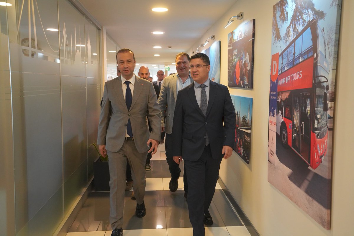 İBB Genel Sekreterimiz Prof. Dr. Volkan Demir’i İstanbul Ulaşım’da ağırlamaktan memnuniyet duyduk.
Genel Müdürümüz Ali Arzuman ile birlikte kurumumuzun yürüttüğü projeleri ve önümüzdeki dönem hedeflerimizi paylaştık.
Erişilebilir, sürdürülebilir, yaşanabilir kent vizyonunuz için