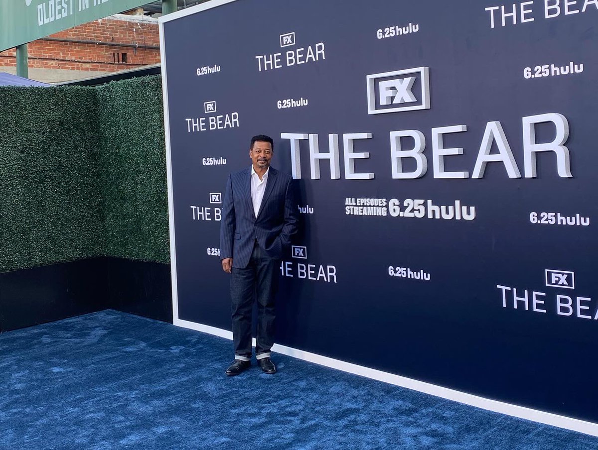 Robert_Townsend's tweet image. SEASON 4 of @THEBEARfx premieres today! So blessed to be part of this series. 2 of my daughters met for the 1st time,getting along like real siblings. We laughed and drank the night away, BEST. NIGHT. EVER. All new episodes are streaming now, on @Hulu and #HuluonDisneyplus