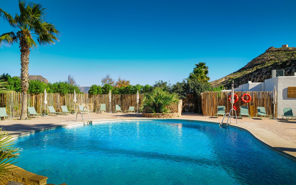 Explore sun, style, and sustainability at Wecamp Cabo de Gata in Andalusia 🌵—an eco-camping gem in a spectacular bay.  
📌 camperguru.com/spot/wecamp-ca…

💡Ideal for hiking now—enjoy serene trails, blooming cacti, and fresh wild herb scents.