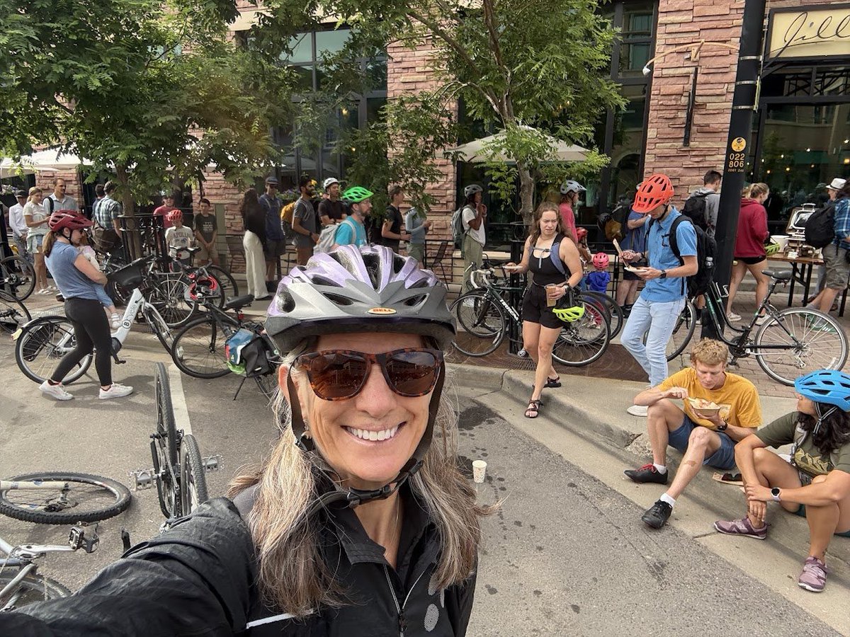 Happy #BikeToWorkDay! Great to join thousands of cyclists across the metro area, all opting to get to their jobs via a healthy, active, emission-free travel mode! (And score a free breakfast and schwag along the way!) @drcog_waytogo