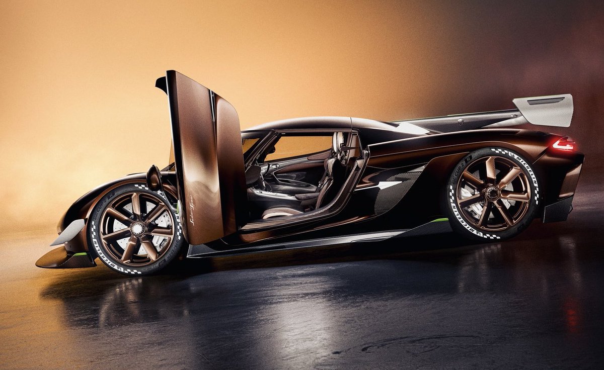 PenttiAellig's tweet photo. Das Dienstfahrzeug von Fenriswolf: Koenigsegg Sadair's Spear: 1625 PS. Preis CHF 4,2 Mio. Gesamte Serie bei Präsentation ausverkauft. https://t.co/puaT86x1oH