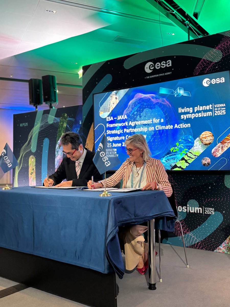 SimonettaCheli's tweet image. Just signed a Strategic Partnership with JAXA at #LPS25 — strengthening @esa /@JAXA_en cooperation on Earth observation for climate action. Together we’ll advance joint missions, open science &amp;amp; data for decision-makers worldwide.   

A global response needs global collaboration.