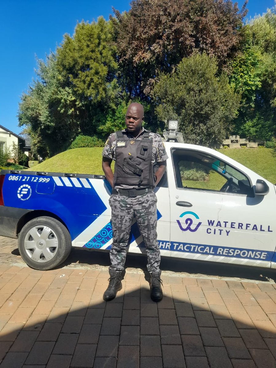 Fidelity_Secure's tweet photo. Fidelity Guarding held a drill at Waterfall Valley Estate. During the drill, a resident activated a panic button, and Officer Malatji responded, supported by Site Supervisor Mr. Mathebe and Operations Manager Elias Mashigo
#FidelityGuarding #FidelityADT #WaterfallValley https://t.co/ZpzKh5sgtm