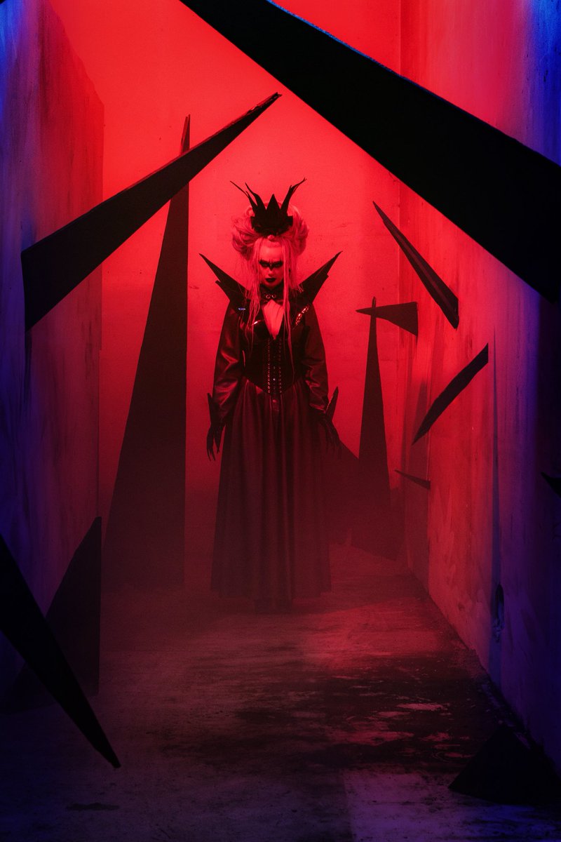 I feel that the Villains are closing in… 
More wild images from the Villains music video! Have you seen it yet?! 👀
Photos by @sophieharrisphoto 
Stylist @brandonkeir 
Hair &amp; Make-up @lisatuff_tilu 
Crown by @imagomillinery