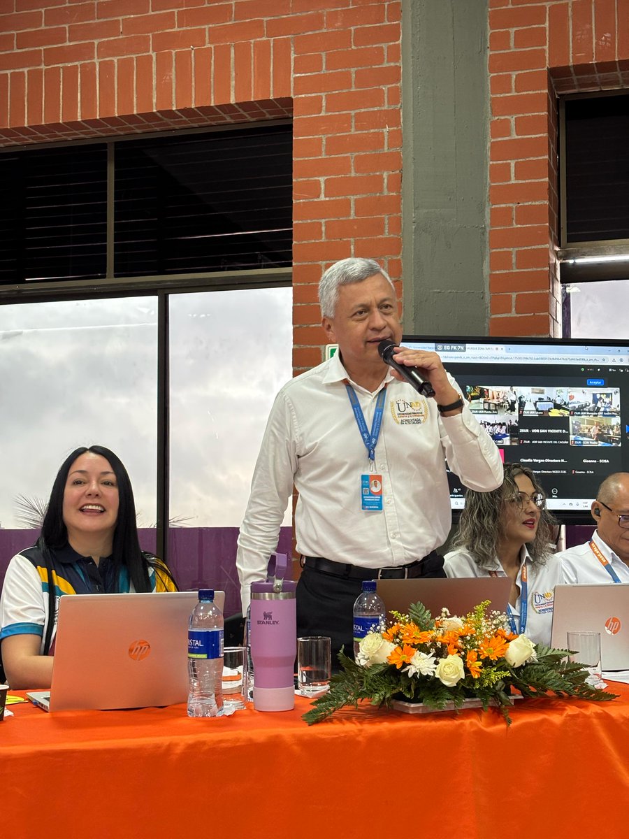UniversidadUNAD's tweet photo. “Hoy estamos aquí, en la @UNAD_ZonaSur 📍, con el propósito de conectar profundamente con el territorio y de afianzar los lazos que unen a la UNAD con las comunidades que la conforman. En nombre de la Vicerrectoría de Servicios a Aspirantes y Estudiantes – VISAE 🧭, extiendo un saludo especial a nuestras y nuestros estudiantes, monitores, consejeros, así como al cuerpo docente y administrativo. Este es un espacio para el reconocimiento, la escucha y el fortalecimiento del trabajo conjunto que hacemos desde y para el territorio 🤝.”

🗣️Édgar Guillermo Rodríguez, vicerrector de VISAE de la UNAD.

#DesplieguesZonalesUNAD