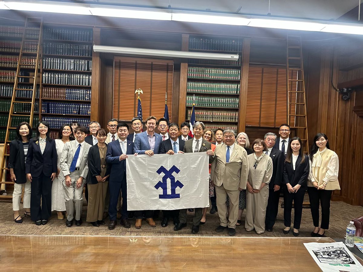 We had the honor of welcoming the Takayama, Japan Delegation to Denver City Hall following this weekend’s #CherryBlossomFestival!

Thank you, Mayor Akila Tanaka &amp; delegation, for celebrating 65 years of friendship between Denver &amp; our Sister City, Takayama. ありがとう ございます!