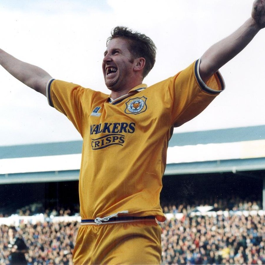 The-Terriers (@theterriers_com) on Twitter photo Happy 56th birthday to Iwan Roberts! ๐ 
๐ค 183 Games 
โฝ 68 Goals Happy 56th birthday to Iwan Roberts! ๐ 
๐ค 183 Games 
โฝ 68 Goals