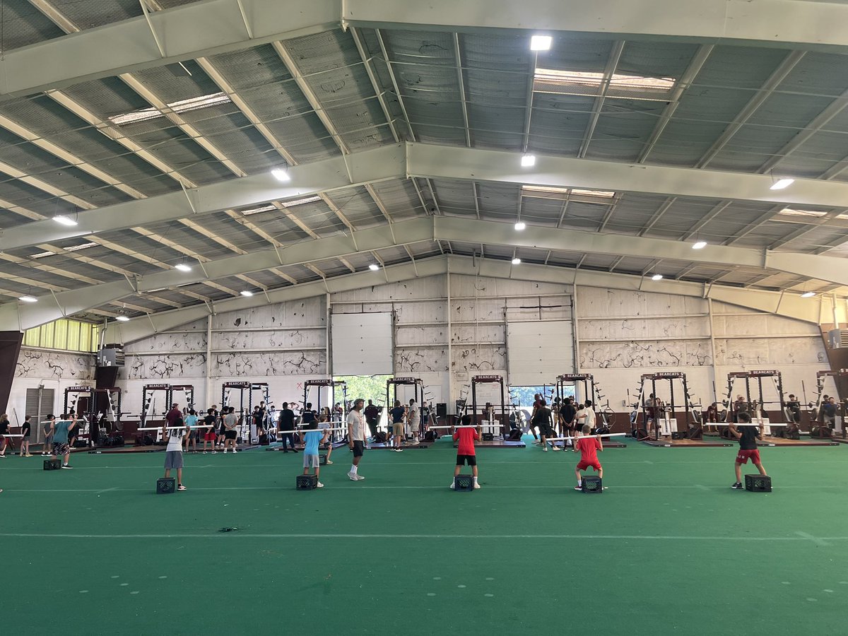 MrMaxSmith1's tweet photo. Excited to see all the student participation this morning for our @SMBearcatATH Strength & Conditioning Camps @SMSBearcats…#TTCL #Commitment https://t.co/9KLXnY7nE4
