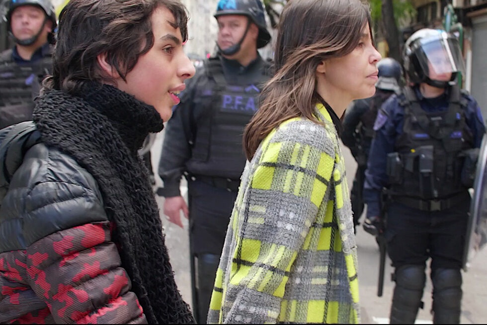 «La película termina cuando empiezan las preguntas»

🎬 Valentina Bassi protagonizó, junto a su hijo, “Presente continuo” una película que muestra cómo es el cotidiano de una madre con su hijo de 17 años que tiene autismo.

✍️ Camila Pace
📷 Prensa

👉 anccom.sociales.uba.ar/2025/06/24/la-…