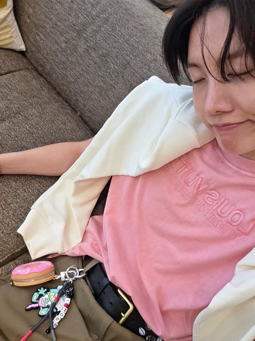 hope__of's tweet photo. [250626 | uarmyhope IG #jhope] 

🛫🇰🇷

호석아 조심히 와💗 https://t.co/ae49n4s4Zw