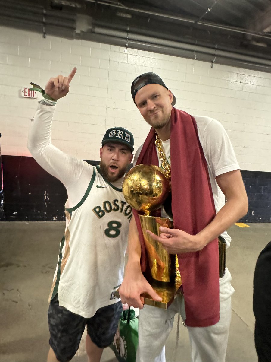 CelticsGRD's tweet image. After the Celtics won the championship I saw Kristaps Porzingis blessing underpaid arena workers with envelopes of money,
When Kristaps participated in meet and greets (3 in the last 2 years) he always made sure that there was a portion of the money went to charity.
I watched…