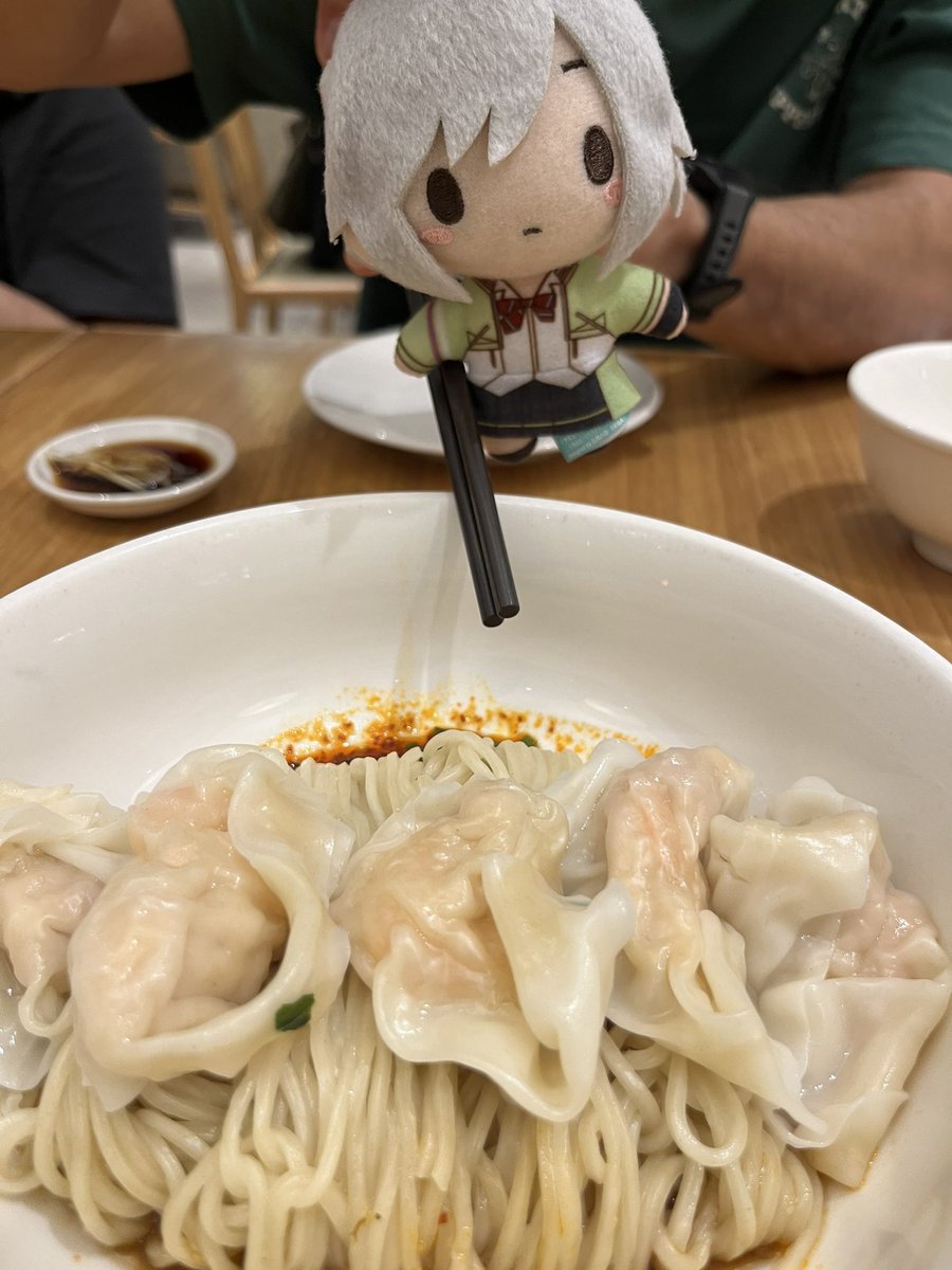 shigyeo's tweet photo. Always Eatinf https://t.co/f4FenkNUtM