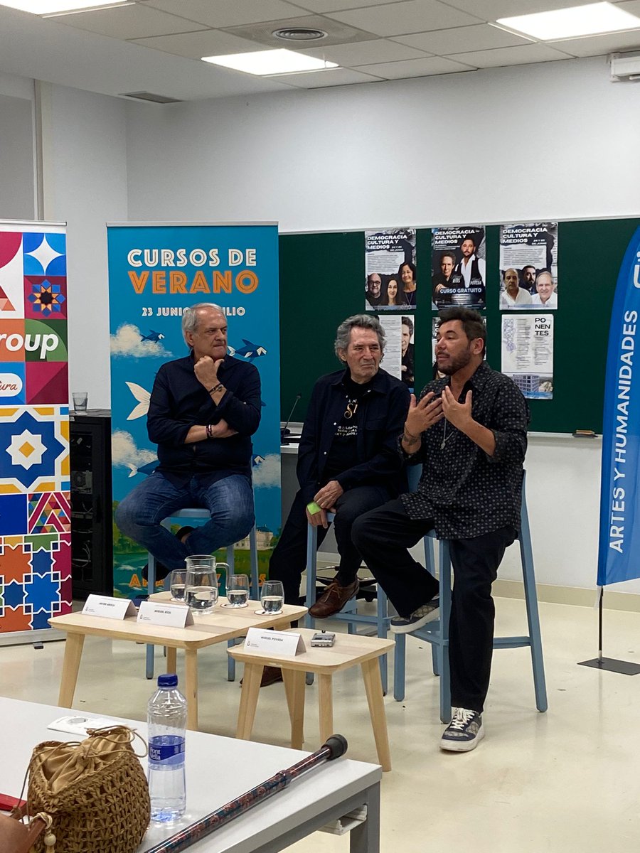 JavierArocaA's tweet photo. Si clausuras un curso de verano en Aranjuez promovido por la #FundacionMiguelRios con #MiguelRios y #MiguelPoveda es otro nivel. Gracias, Migueles. https://t.co/XQgsWwfAUy