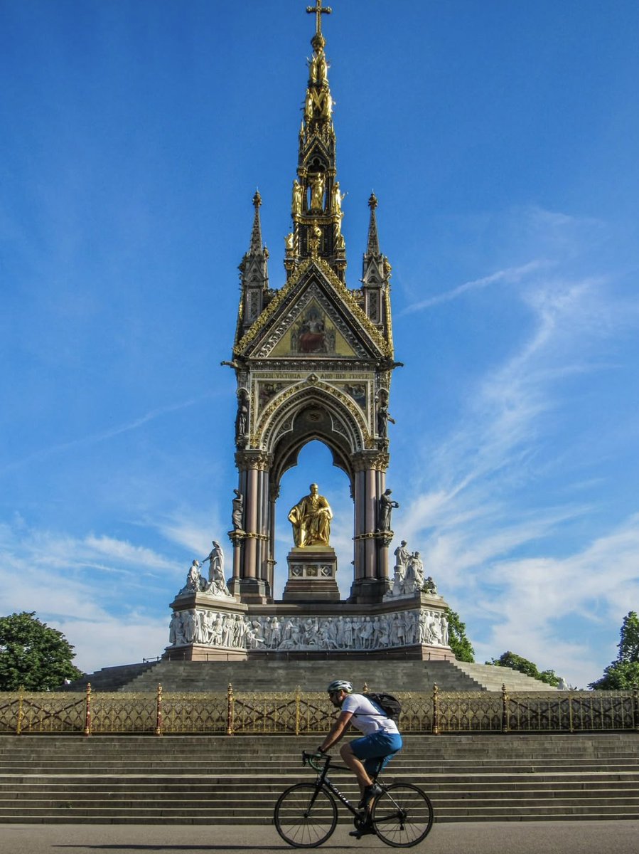 Cycling past the Albert Memorial in Kensington Gardens✅ [📸 <a href="/mimirose36/">mimi rose</a>] #LondonMakesItPossible #VisitLondon ow.ly/AmEq50Wfq4p