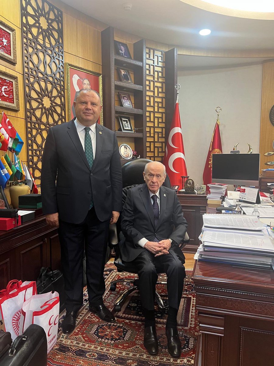 Sayın Genel Başkanımızı ziyaret edip, yaptığımız ve yapacağımız çalışmalarımızı arz ettim. 

Başarı temennilerini ve hayır dualarını aldım.

Durmayacağız, ilerleyeceğiz...

#SONDAKİKA