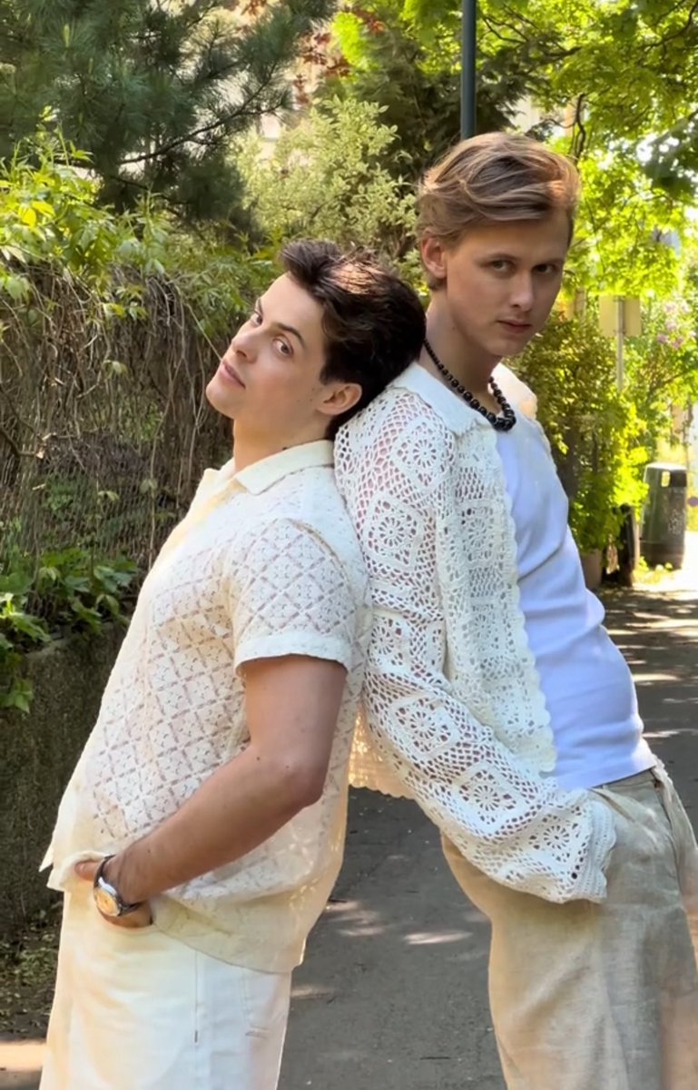 PreviouslySerie's tweet photo. #SKAM

🔴NOVEDAD🔴

Se cumplen 10 años del fenómeno noruego, aquel que recorrió el mundo en formato adaptaciones, incluyendo #SKAMEspaña.

El elenco se reúne para @ELLEmagazine y nos regala estas imágenes ❤️🥺

Eternos💞 https://t.co/yEd8o0tPN3
