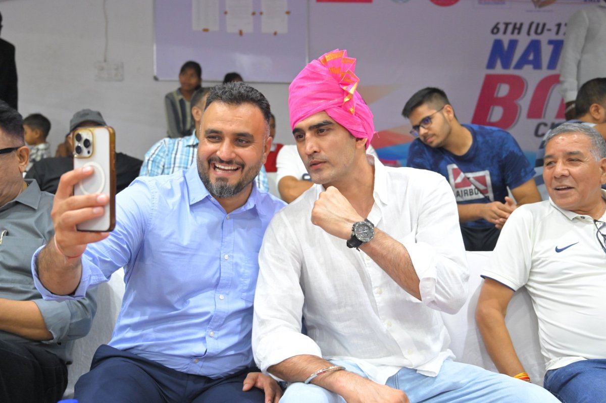 Vijender_Singh/bhaichara (@vijenderboxer1) on Twitter photo рдУрд▓рдВрдкрд┐рдХ рдкрджрдХ рд╡рд┐рдЬреЗрддрд╛ рднрд╛рдИ <a href="/boxervijender/">Vijender Singh</a> рдЬреА рдФрд░ рдмрдбрд╝реЗ рднрд╛рдИ <a href="/CaptJasvinder/">Meenu Beniwal</a> (HOA President) рдиреЗ рд░реЛрд╣рддрдХ рдХреЗ SAI NBA рдореЗрдВ рдЖрдпреЛрдЬрд┐рдд 6рд╡реАрдВ (рдЕрдВрдбрд░-17) рдЬреВрдирд┐рдпрд░ рдмреЙрдпрдЬ рдПрдВрдб рдЧрд░реНрд▓реНрд╕ рдиреЗрд╢рдирд▓ рдмреЙрдХреНрд╕рд┐рдВрдЧ рдЪреИрдВрдкрд┐рдпрдирд╢рд┐рдк рдореЗ рдмрддреМрд░ рдордЦреНрдпрдЕрддрд┐рдереА рд╕рд┐рд░рдХрдд рдХреА редрдЗрд╕ рджреМрд░рд╛рди рдпреБрд╡рд╛ рдореБрдХреНрдХреЗрдмрд╛рдЬреЛрдВ рдХреЗ рд╕рд╛рде рдЕрдкрдирд╛ рдЕрдиреБрднрд╡ рд╕рд╛рдЭрд╛ рдХрд┐рдпрд╛ рдУрд▓рдВрдкрд┐рдХ рдкрджрдХ рд╡рд┐рдЬреЗрддрд╛ рднрд╛рдИ <a href="/boxervijender/">Vijender Singh</a> рдЬреА рдФрд░ рдмрдбрд╝реЗ рднрд╛рдИ <a href="/CaptJasvinder/">Meenu Beniwal</a> (HOA President) рдиреЗ рд░реЛрд╣рддрдХ рдХреЗ SAI NBA рдореЗрдВ рдЖрдпреЛрдЬрд┐рдд 6рд╡реАрдВ (рдЕрдВрдбрд░-17) рдЬреВрдирд┐рдпрд░ рдмреЙрдпрдЬ рдПрдВрдб рдЧрд░реНрд▓реНрд╕ рдиреЗрд╢рдирд▓ рдмреЙрдХреНрд╕рд┐рдВрдЧ рдЪреИрдВрдкрд┐рдпрдирд╢рд┐рдк рдореЗ рдмрддреМрд░ рдордЦреНрдпрдЕрддрд┐рдереА рд╕рд┐рд░рдХрдд рдХреА редрдЗрд╕ рджреМрд░рд╛рди рдпреБрд╡рд╛ рдореБрдХреНрдХреЗрдмрд╛рдЬреЛрдВ рдХреЗ рд╕рд╛рде рдЕрдкрдирд╛ рдЕрдиреБрднрд╡ рд╕рд╛рдЭрд╛ рдХрд┐рдпрд╛