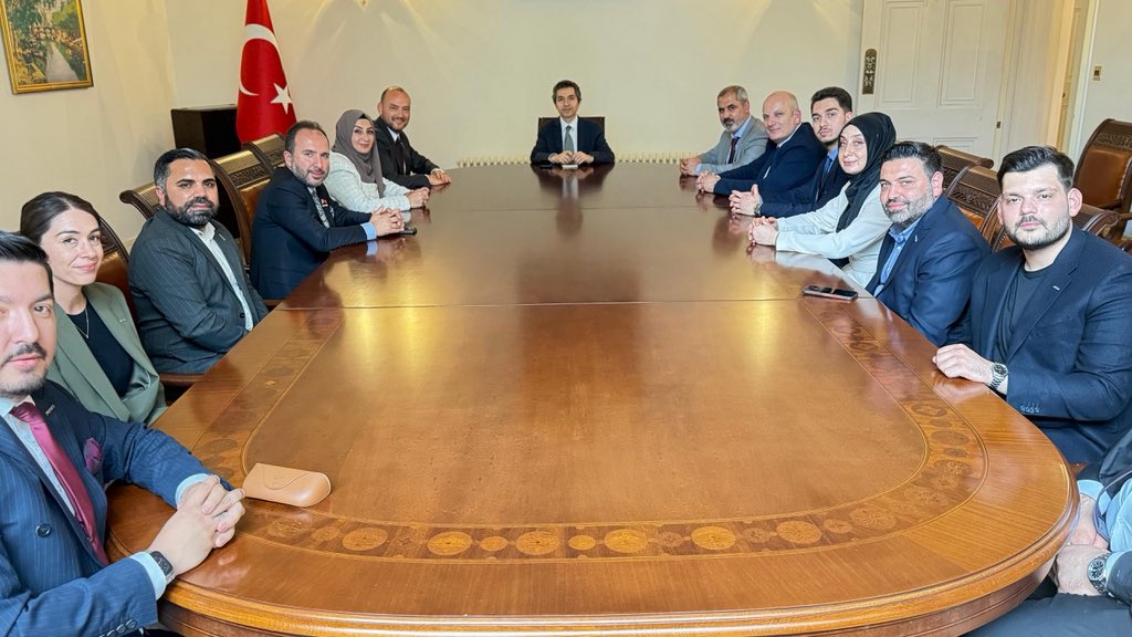Burhan Özdemir (@burhanozdemirtr) on Twitter photo Londra ziyaretimiz kapsamında, Türkiye Cumhuriyeti Londra Büyükelçimiz (<a href="/TC_LondraBE/">Türkiye in the UK</a>) Sayın Osman Koray Ertaş’ı, Büyükelçiliğimizde ziyaret ettik.
Ziyaretimizde; Türkiye–İngiltere ekonomik ilişkilerinin derinleştirilmesi, karşılıklı ticaret ve yatırım fırsatlarının artırılması, Londra ziyaretimiz kapsamında, Türkiye Cumhuriyeti Londra Büyükelçimiz (<a href="/TC_LondraBE/">Türkiye in the UK</a>) Sayın Osman Koray Ertaş’ı, Büyükelçiliğimizde ziyaret ettik.
Ziyaretimizde; Türkiye–İngiltere ekonomik ilişkilerinin derinleştirilmesi, karşılıklı ticaret ve yatırım fırsatlarının artırılması,