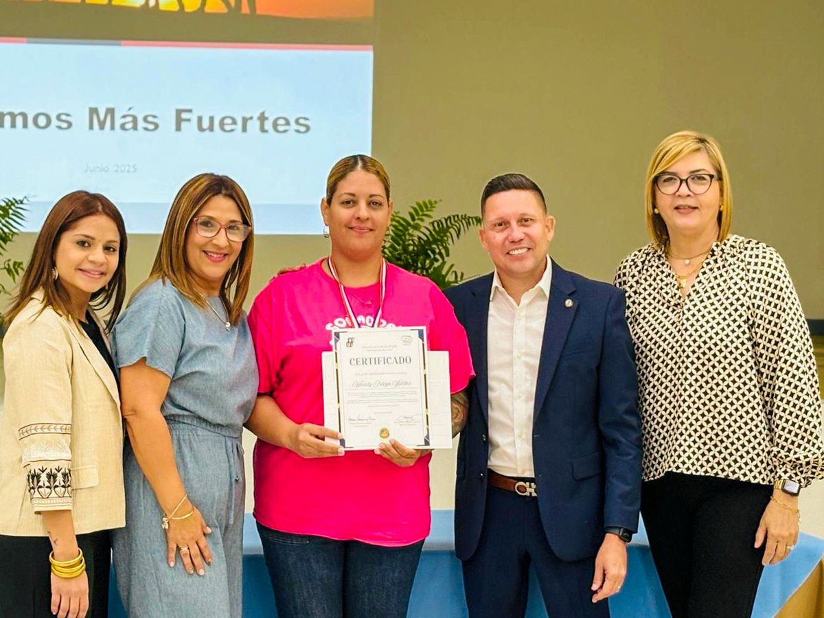 ciudadebayamon's tweet photo. El programa Head Start celebró el pasado 23 de junio de 2025 el cierre de la iniciativa de Coaching. Un total de 22 maestras del Programa conmemoraron los logros alcanzados gracias a su participación en este esfuerzo. Los Coaches, líderes de esta iniciativa, durante el año escolar ofrecieron diversos talleres que aportaron nuevos conocimientos, fortaleciendo así el desarrollo profesional de las educadoras. 

#felicitacionesPorestelogro #HeardStartCelebra #EducadorasQueInspiran