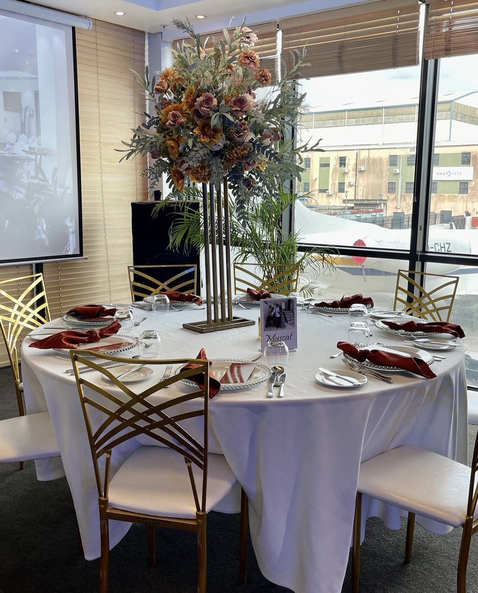 LegendHotel_LOS's tweet photo. Need a place that wows your guests from the moment they walk in?
Our event spaces are ready to flex—boardrooms that mean business by day, party spots that sparkle by night, and everything in-between.

DM or call us to lock in your date. https://t.co/OGXiUHpiT1