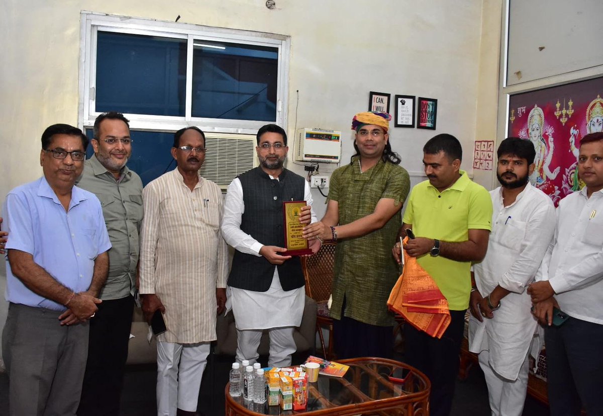 danishazadbjp's tweet photo. #रायबरेली 
आज जनपद रायबरेली मे भाजपा जिलाध्यक्ष श्री #बुद्धि_लाल_पासी जी, पूर्व प्रचारक श्री #दिनेश_राठौर जी, श्री #शिवम_सिंह जी, भाजपा नेता श्री #शिवेंद्र_सिंह जी,डॉ #रवि_प्रताप जी से स्नेह भरी भेंट हुई। https://t.co/jF6laxjaD6