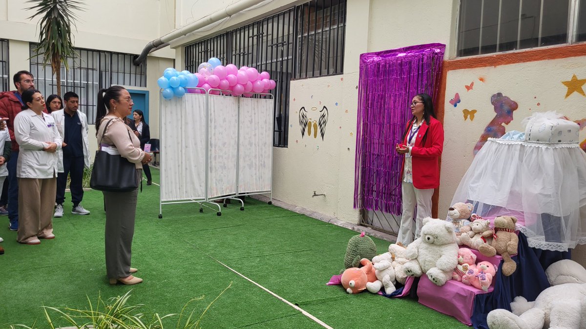 HVCMOficial's tweet photo. Las autoridades de salud recorrieron los espacios:  rincón de despedidas y salas destinadas a las madres que han sufrido este tipo de pérdidas, lugar en los que el equipo multidisciplinario brinda el acompañamiento correspondiente. #ElNuevoEcuador https://t.co/6aJvkutQCm